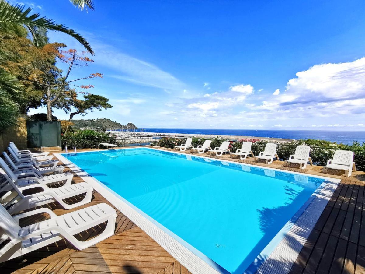 Villa Anita Apartments Aparthotel 4*